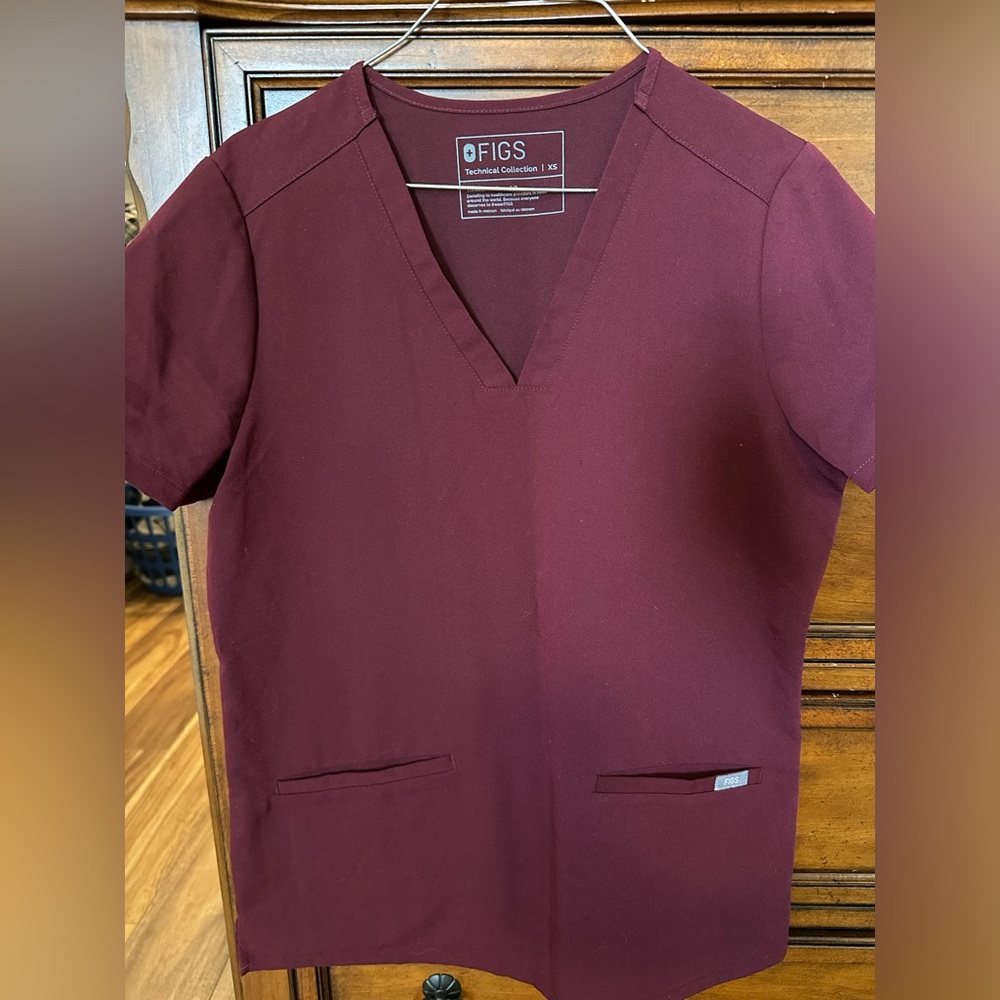 Figs burgundy casma